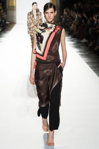 Look 13